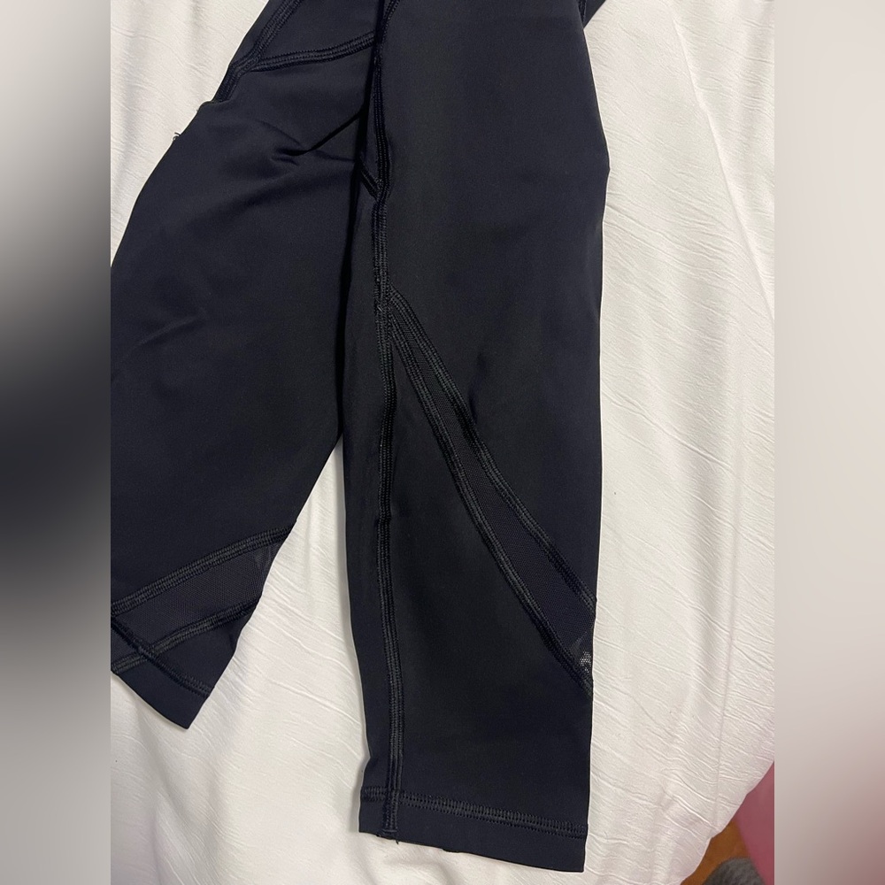 Lululemon High-Waisted Nulux Leggings w/ Mesh Detailing & Pockets - Black Size 4 - Picture 8 of 10